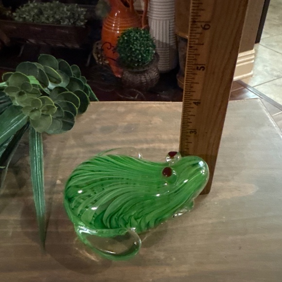 Frog Art Glass Paperweight Clear Green Red Eyes 4.5" Amphibian Toad Murano Style - Picture 7 of 7